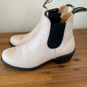 New -Women’s Blundstone heeled boots  2160 series.